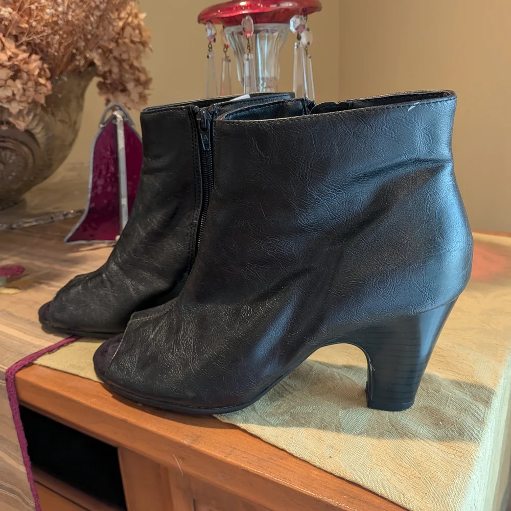AEROSOLES Black Peep-Toe Ankle Booties - Picture 2 of 7